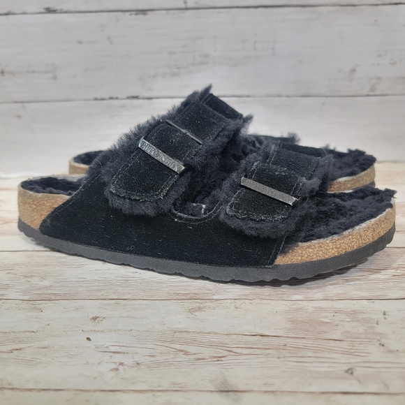 Birkenstock Shoes - Birkenstock shearling Arizona in black suede